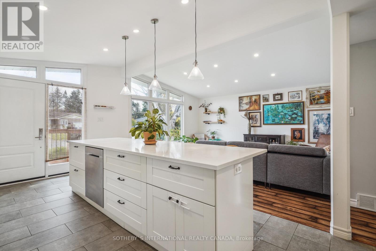 12 STIRLING PL