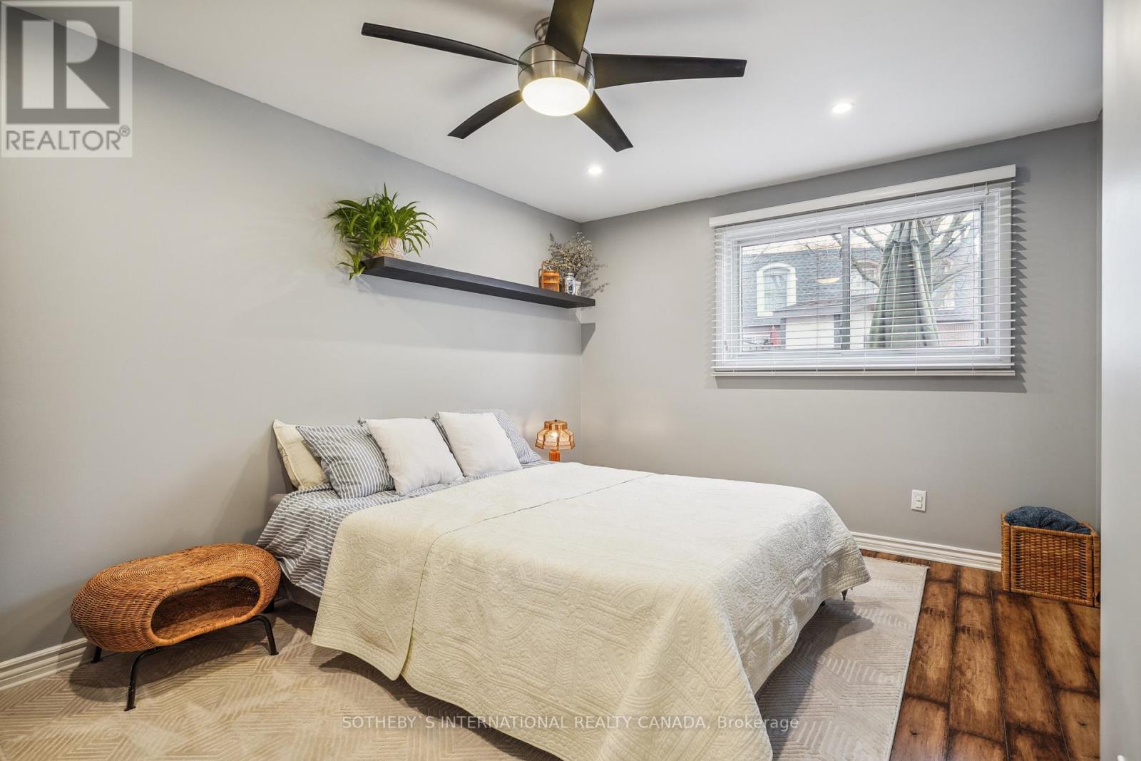 12 STIRLING PL