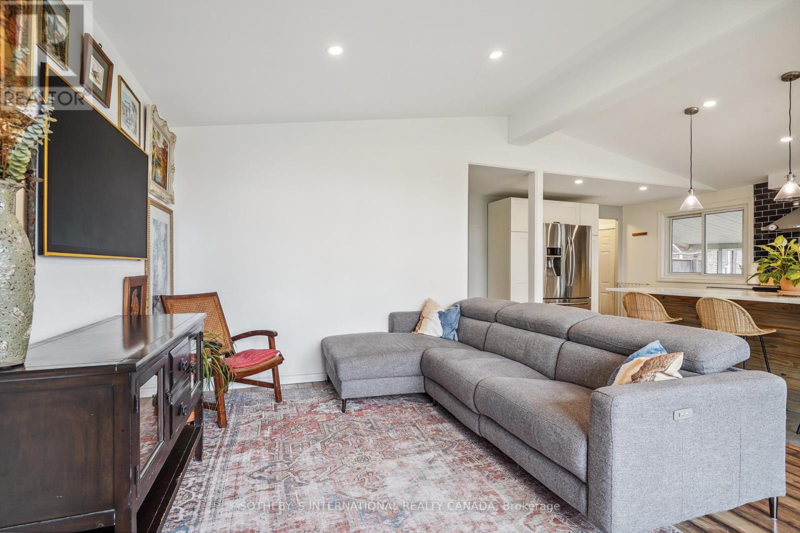12 STIRLING PL
