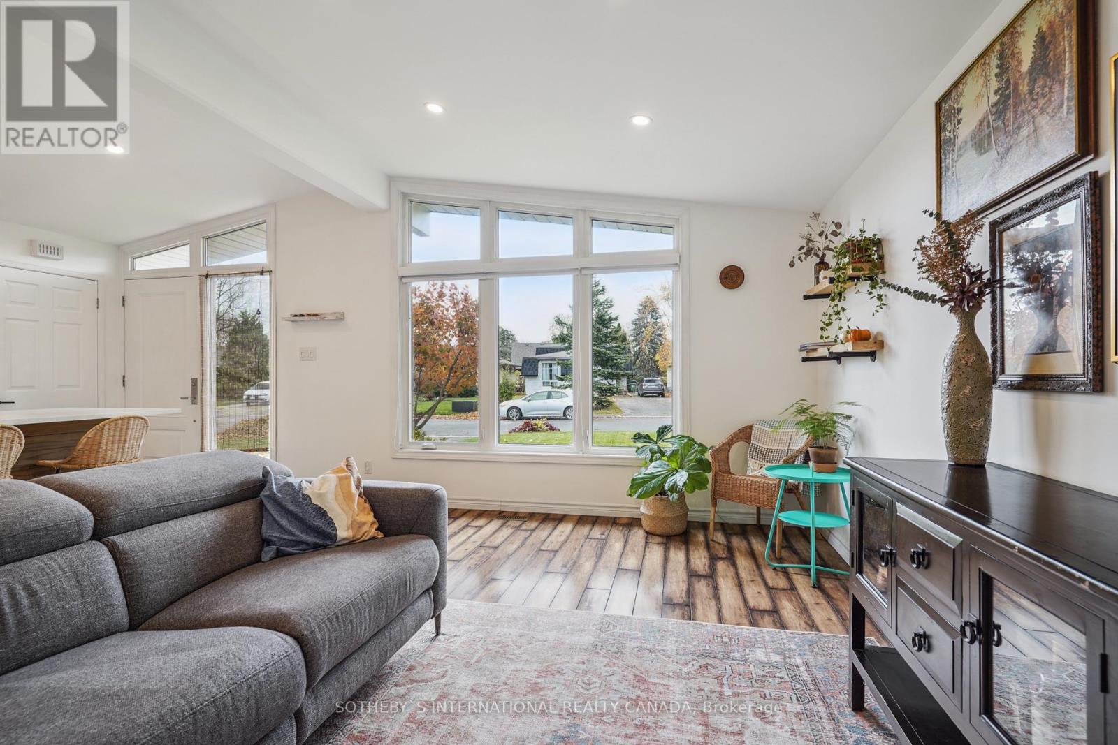 12 STIRLING PL