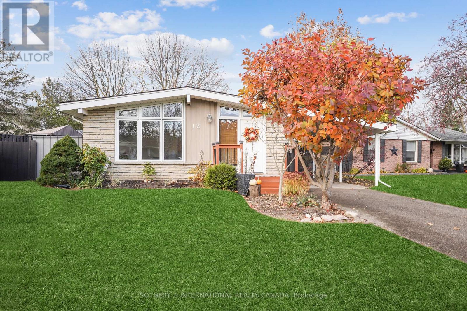 12 STIRLING PL