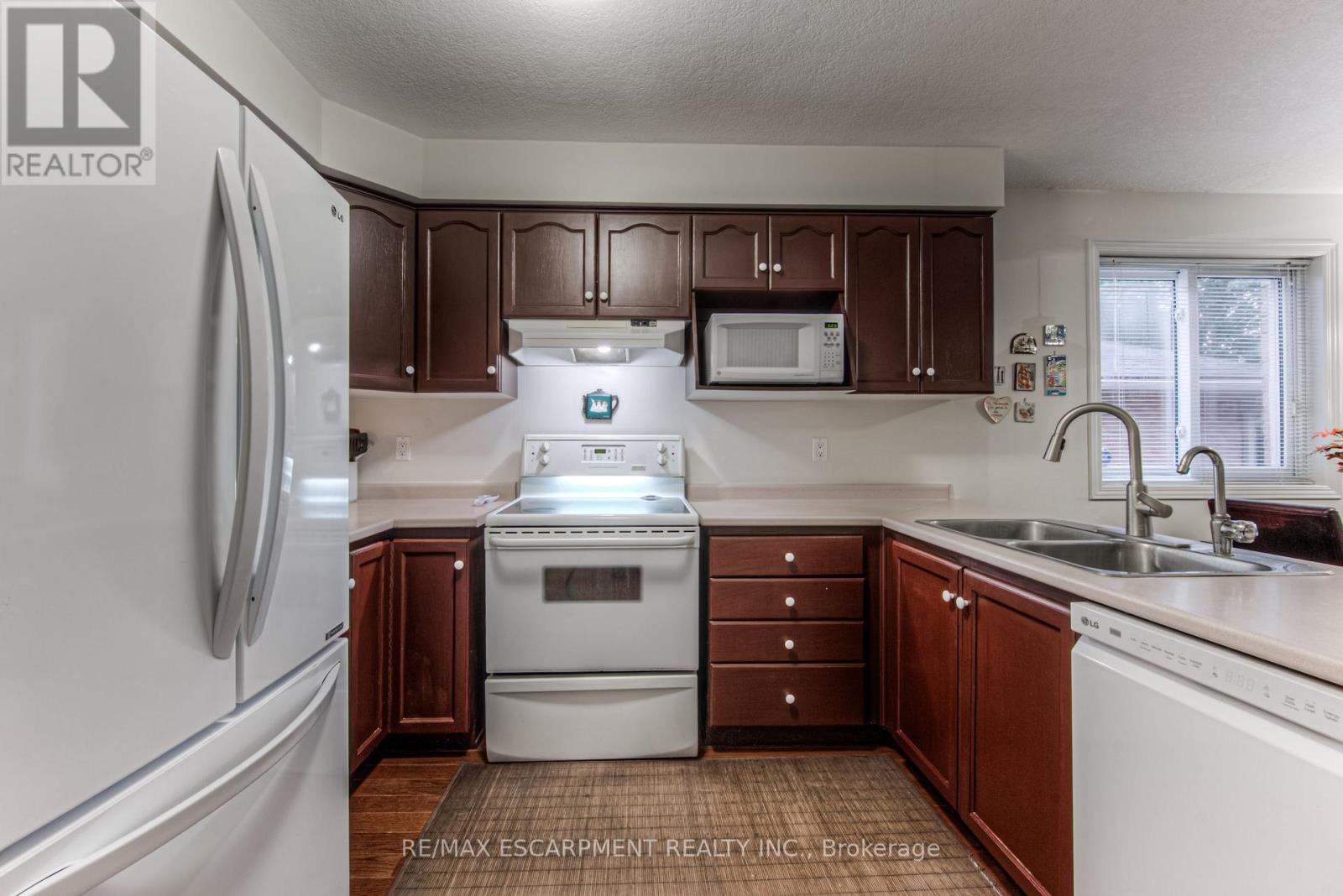 23 BEECHMANOR CRES