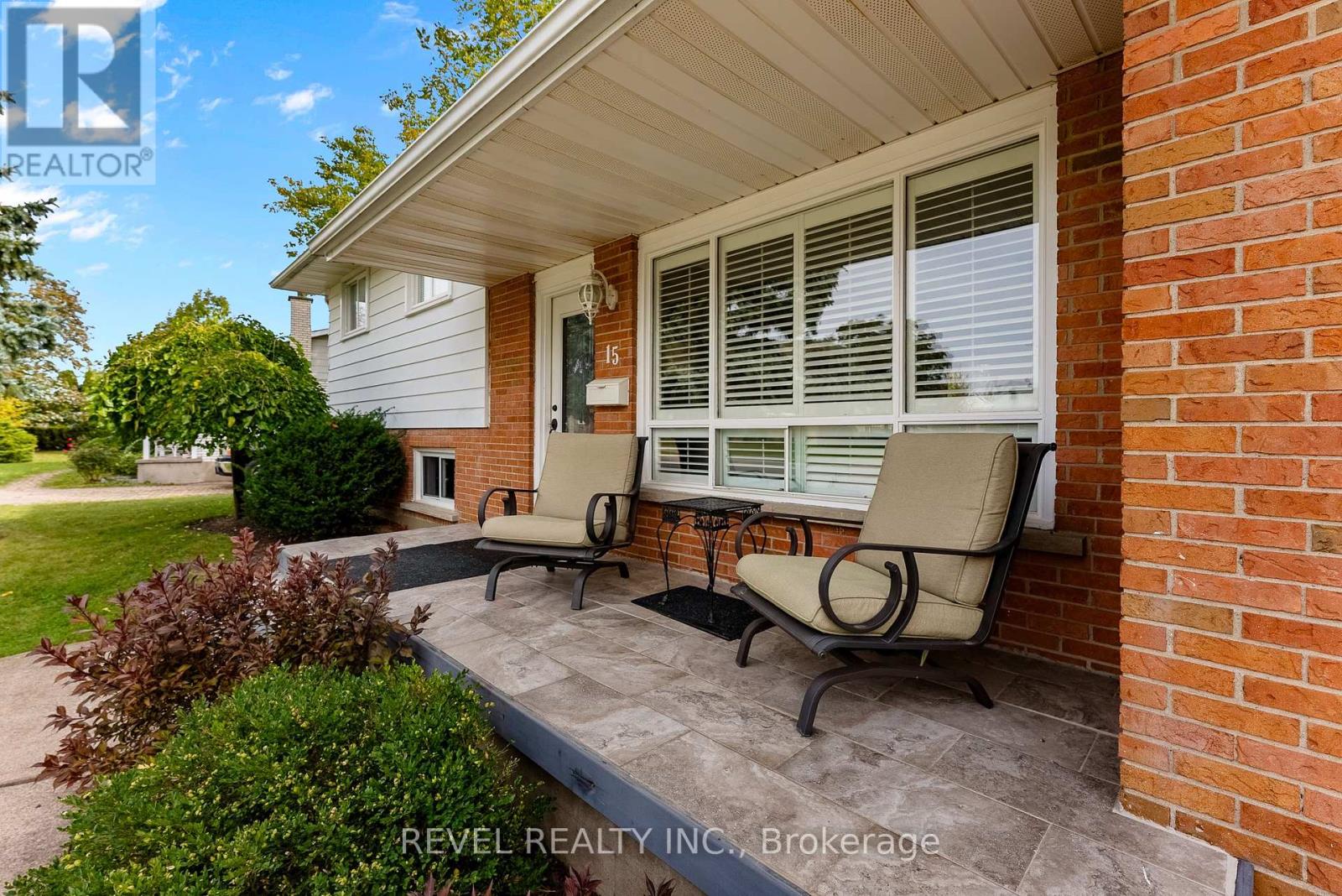 15 RIVERVIEW BLVD