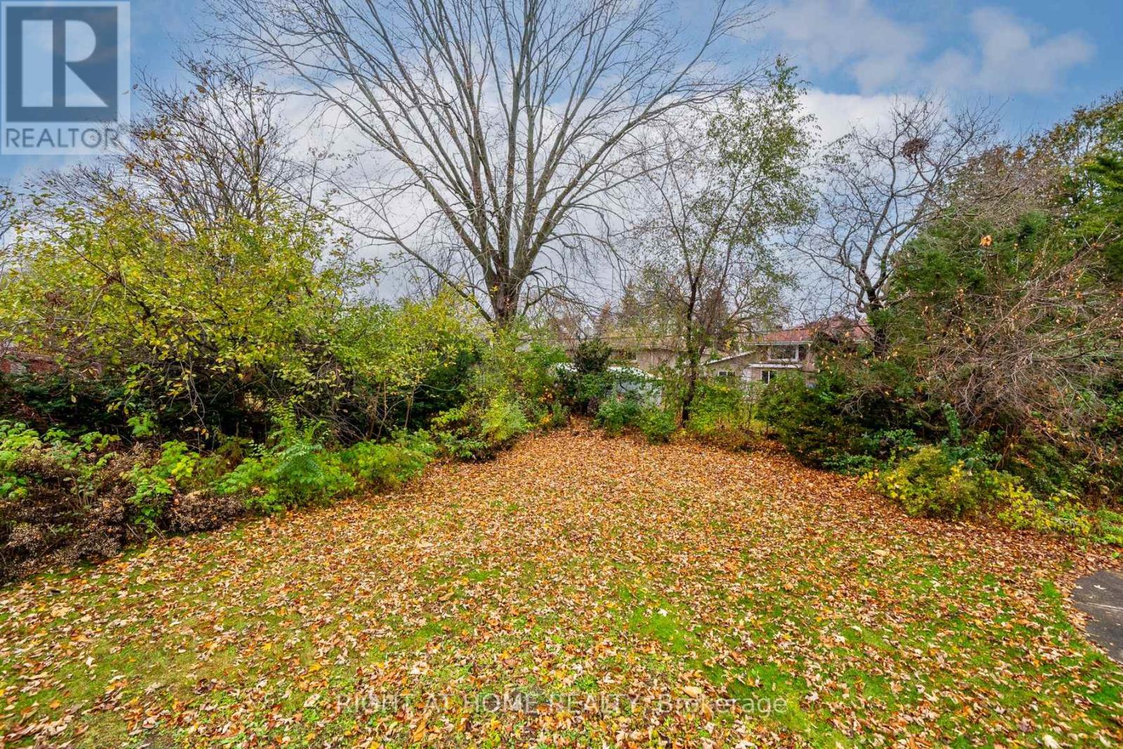 8 SUNSET DR