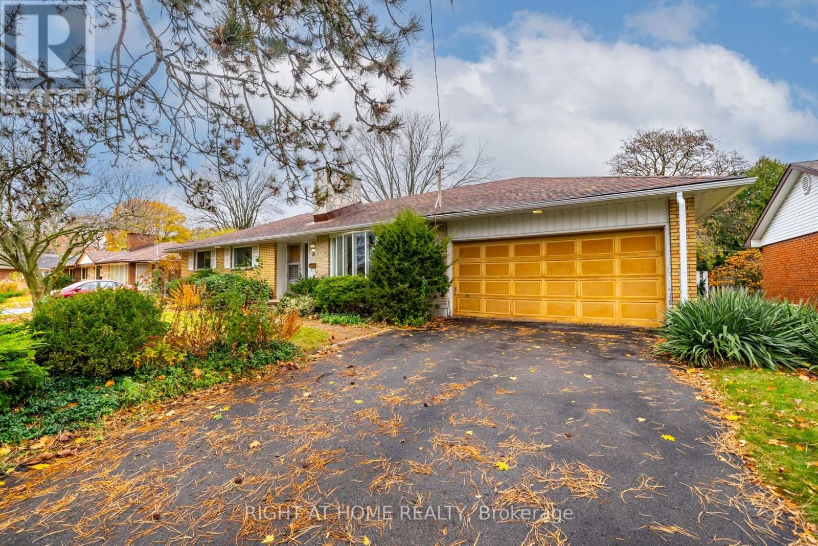 8 SUNSET DR