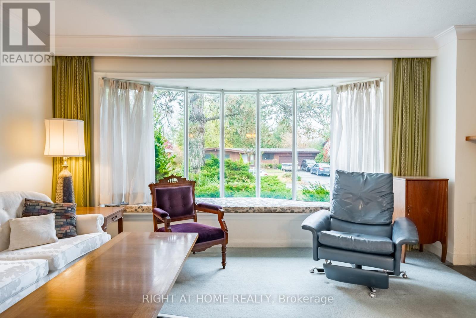 8 SUNSET DR