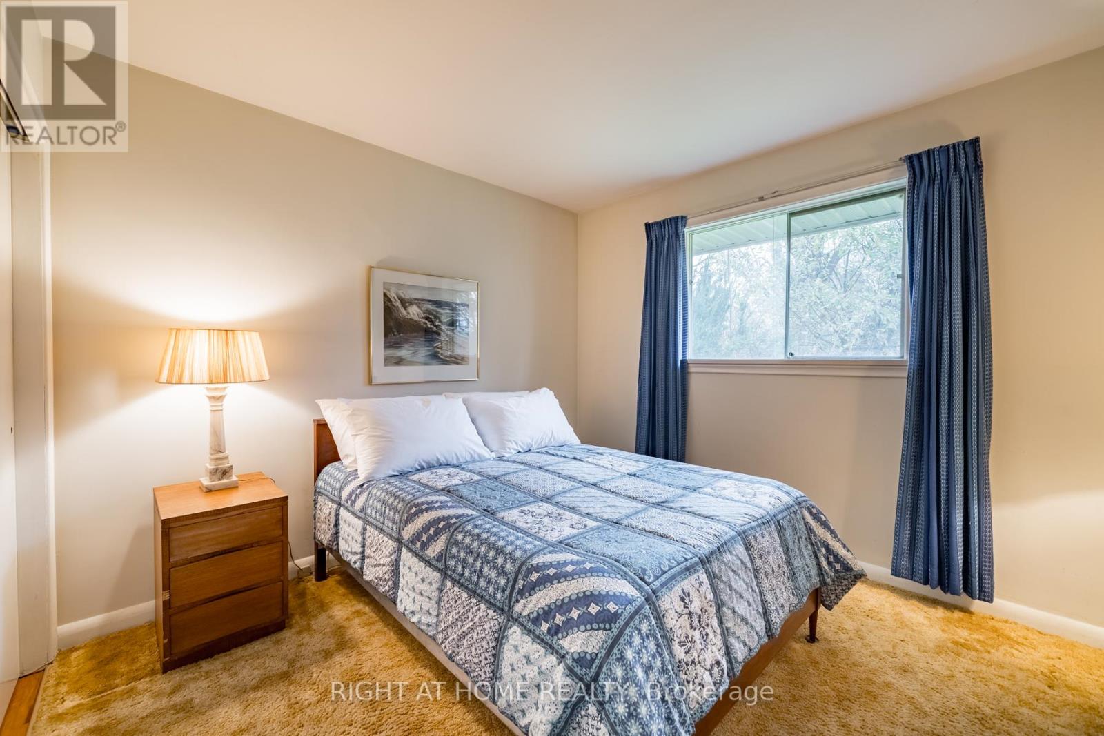 8 SUNSET DR