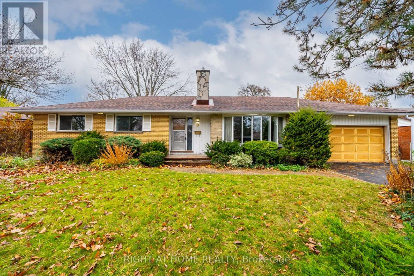 8 SUNSET DR