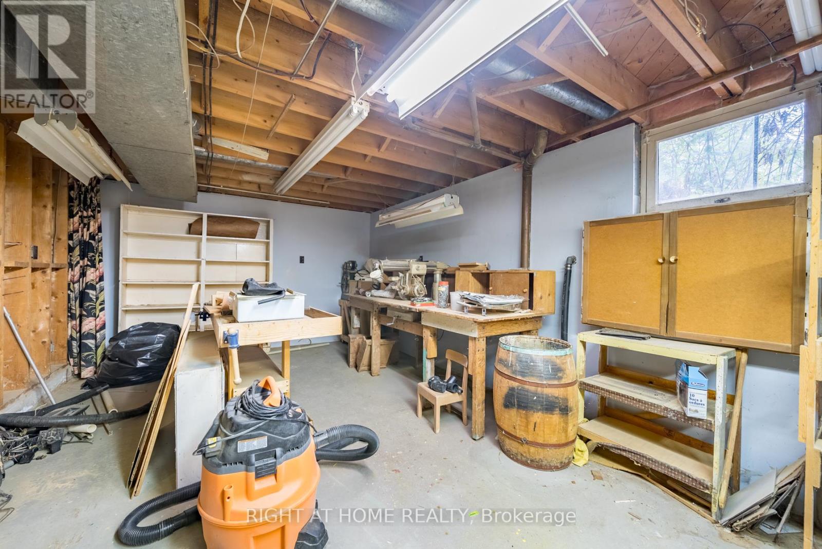 8 SUNSET DR