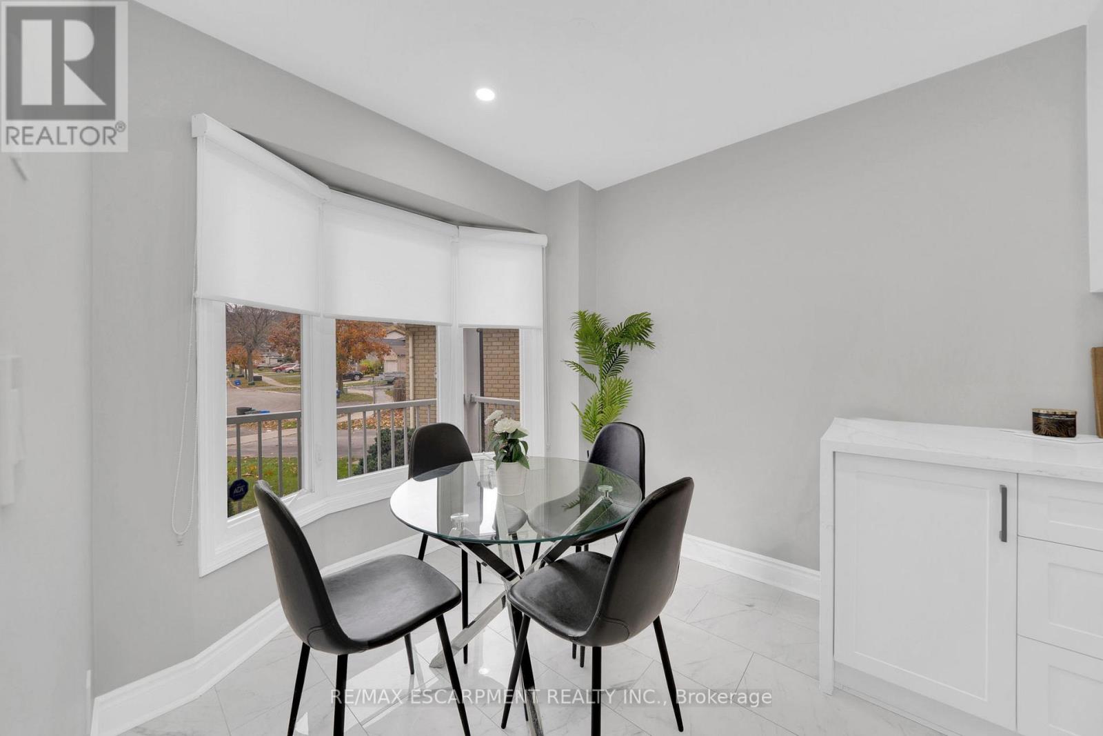 62 MERRITT CRES