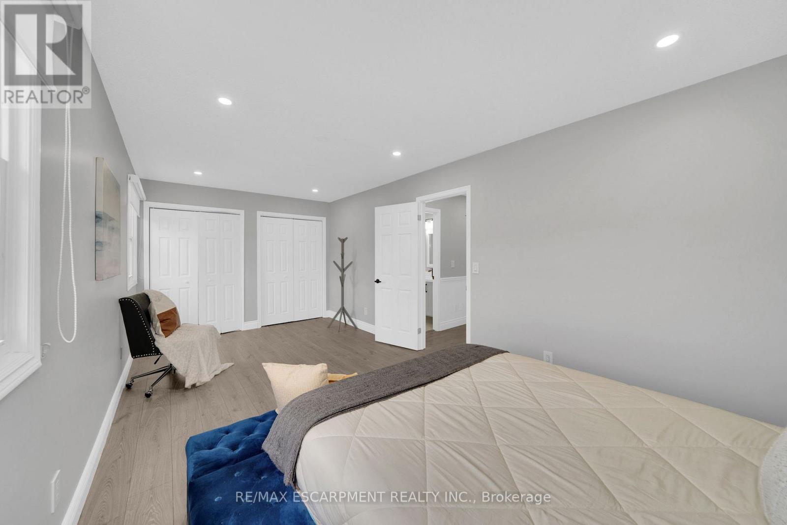 62 MERRITT CRES