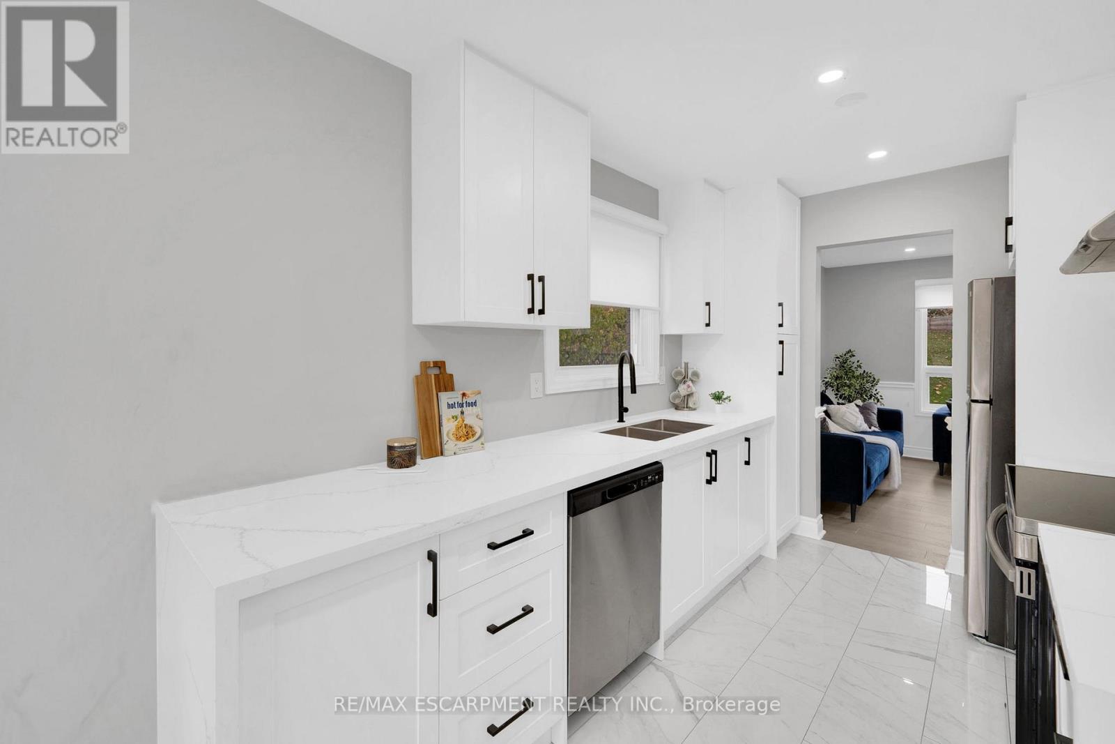 62 MERRITT CRES
