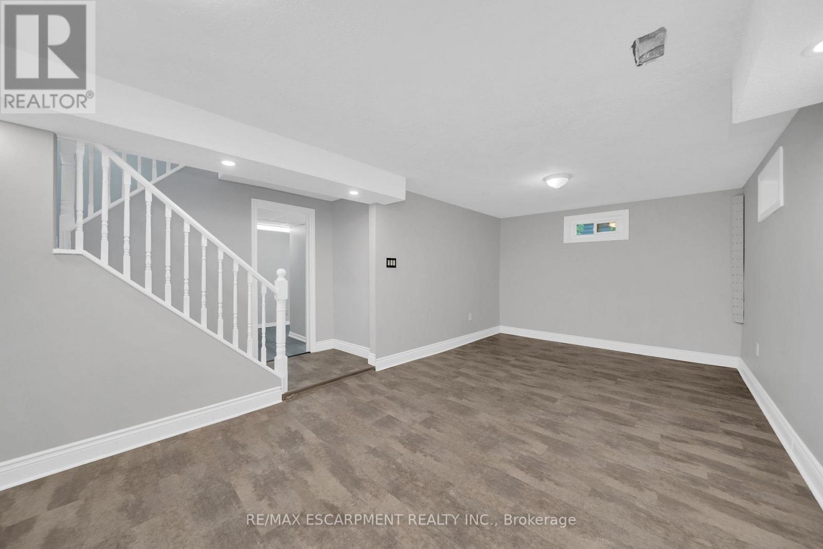 62 MERRITT CRES
