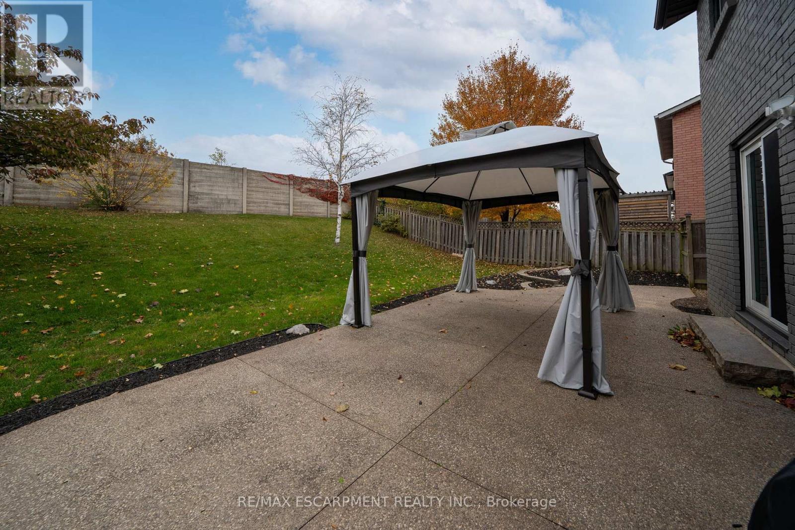 62 MERRITT CRES