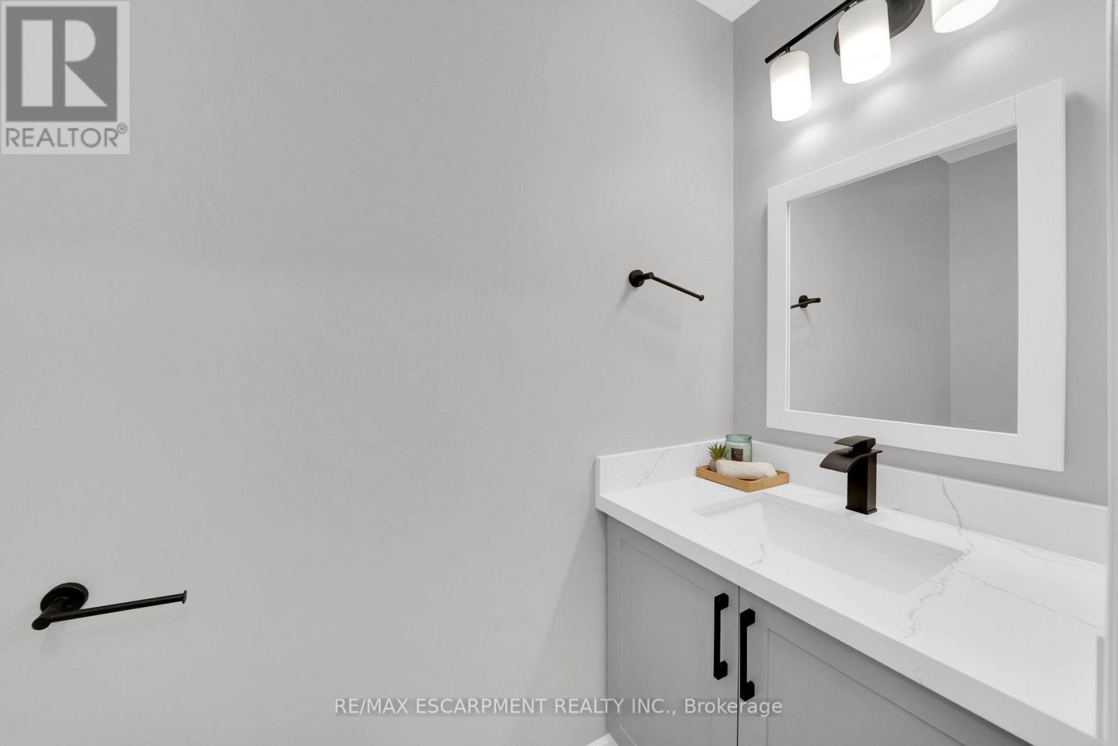 62 MERRITT CRES