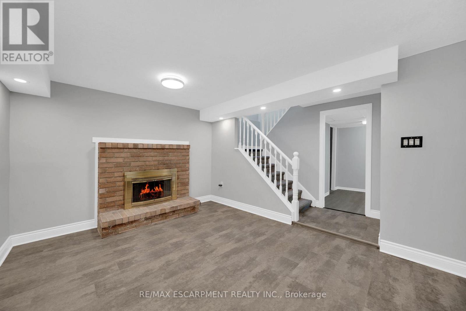 62 MERRITT CRES