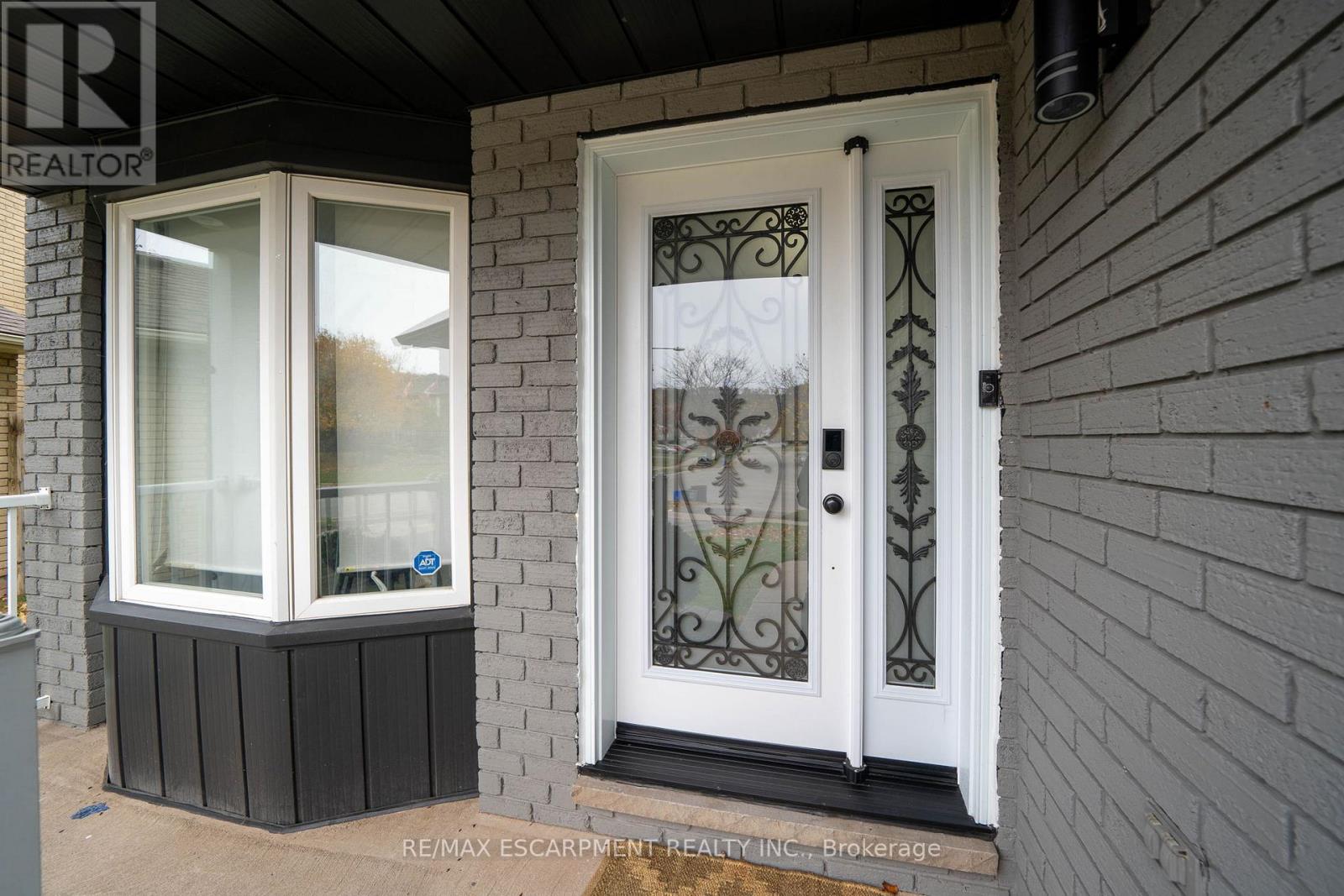 62 MERRITT CRES