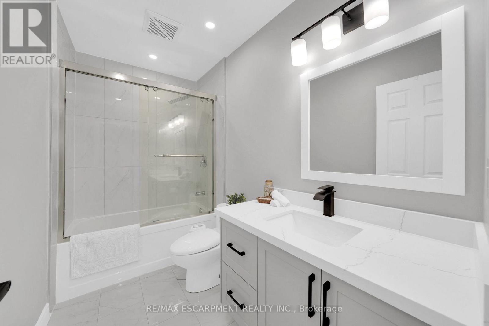 62 MERRITT CRES