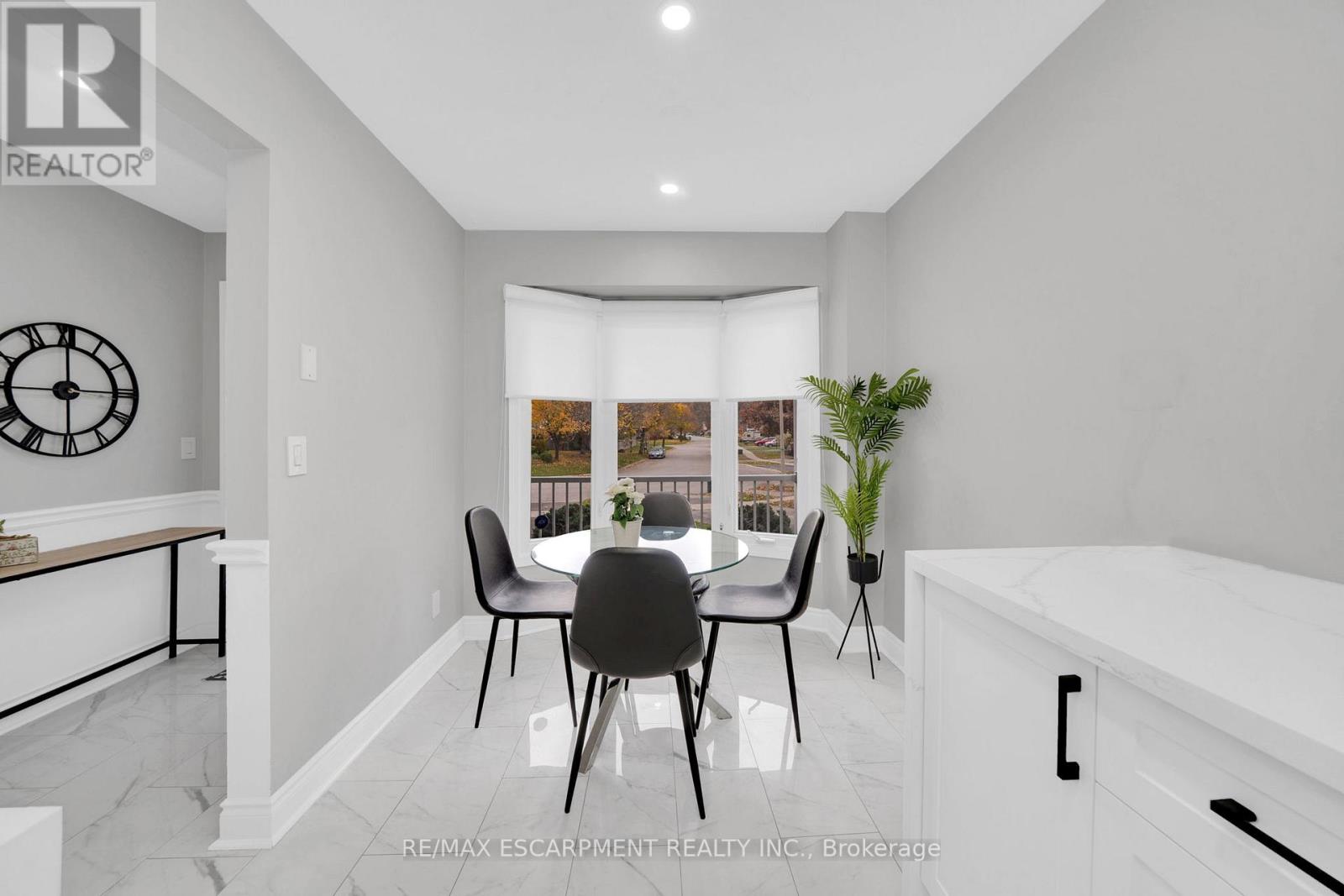 62 MERRITT CRES