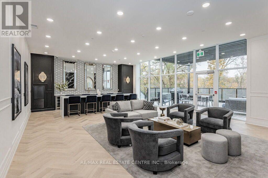 #203 -71 WYNDHAM ST S, #203