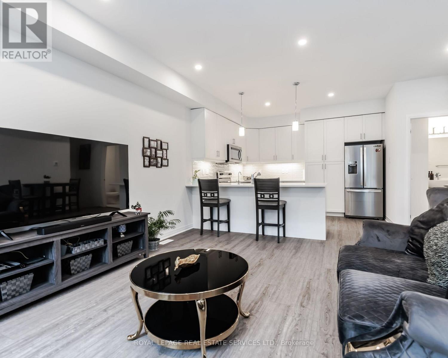 #74 -51 SPARROW AVE, #74