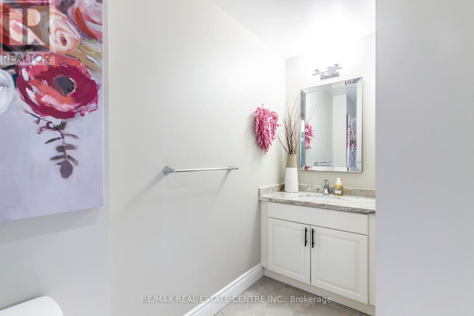 #208 -67 HADDINGTON ST, #208