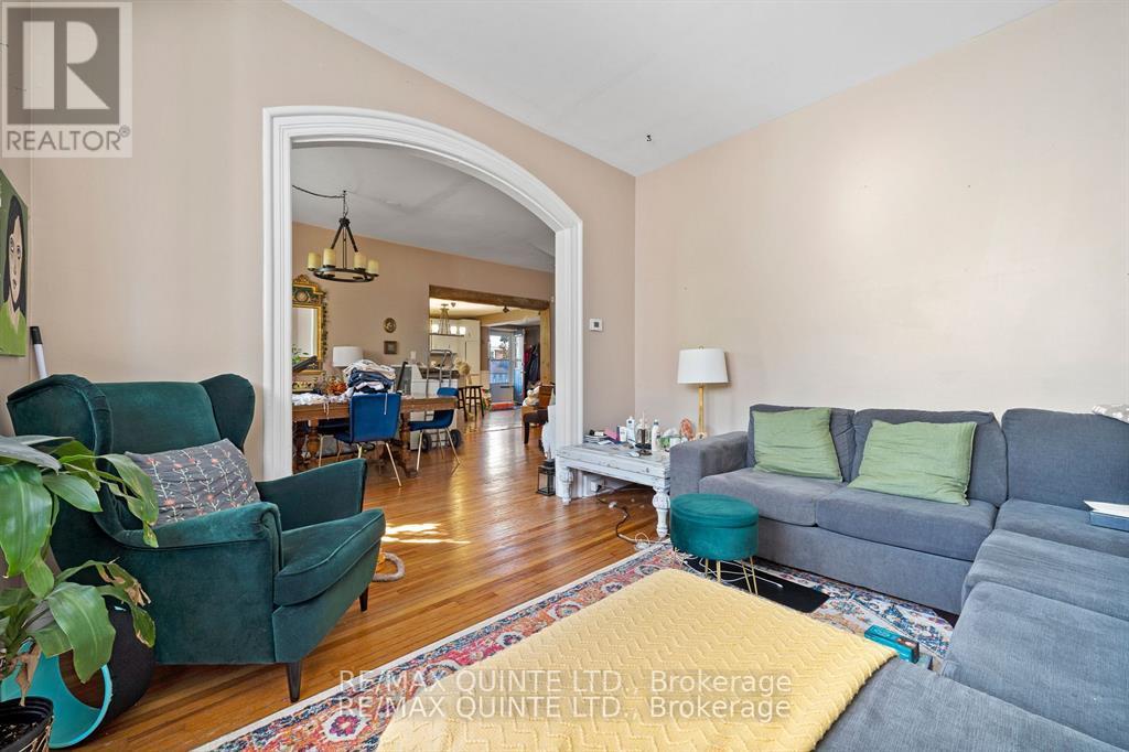 117 BRIDGE ST W