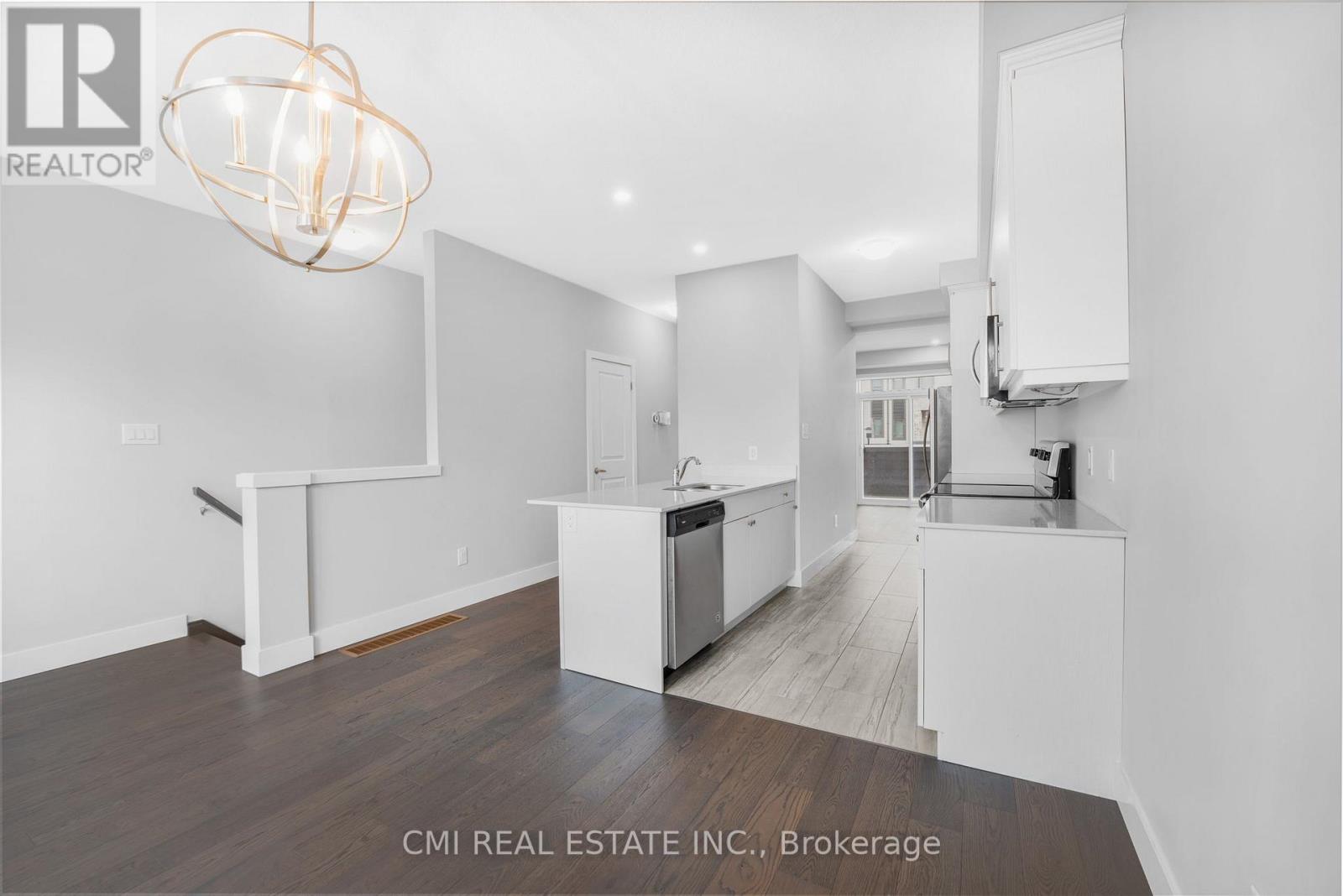 #8 -2070 MEADOWGATE BLVD, #8