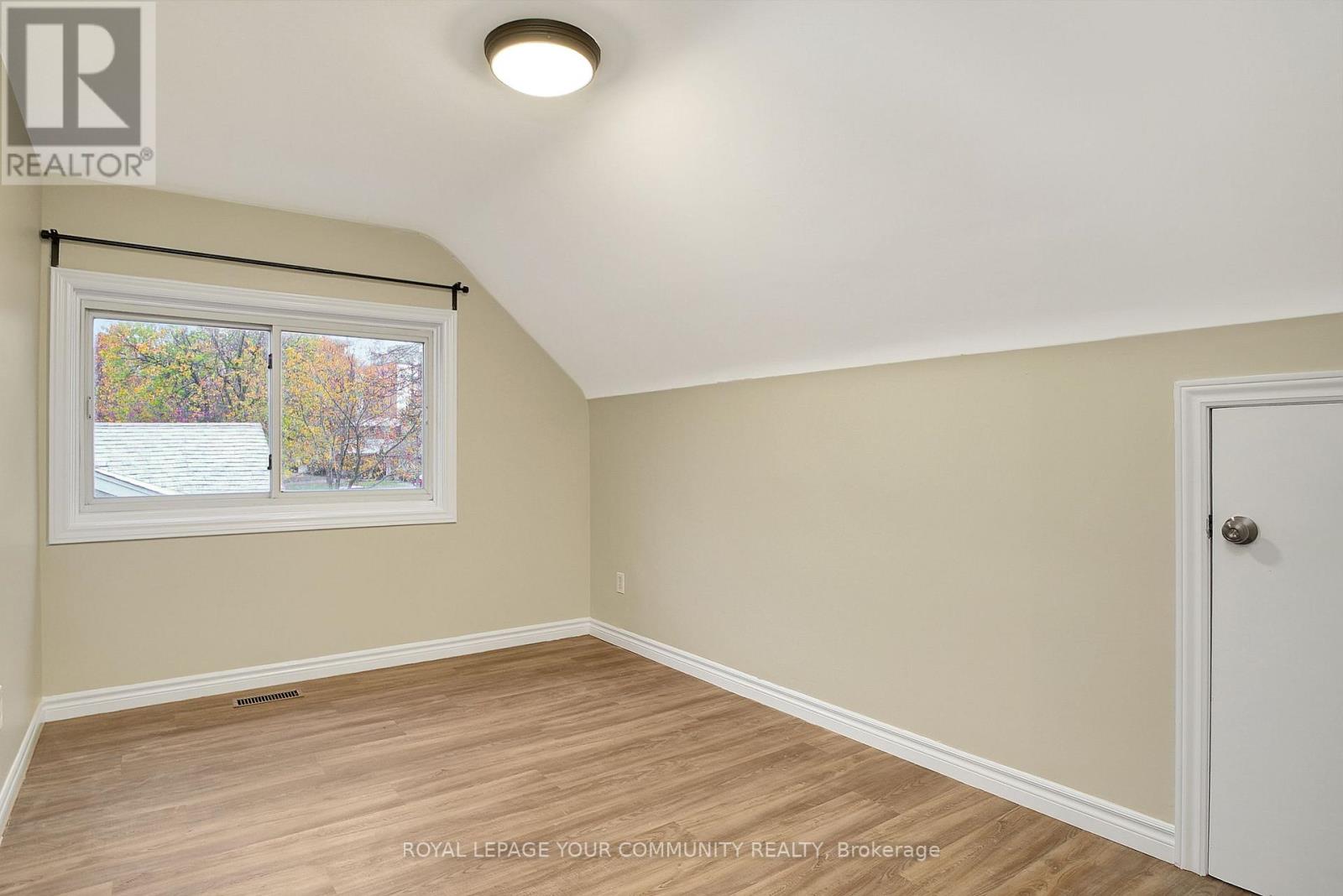 #A -160 ELGIN CRES S, #A