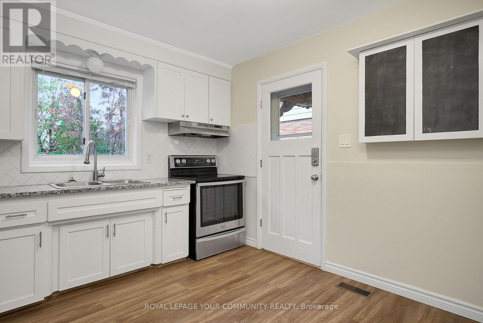 #A -160 ELGIN CRES S, #A