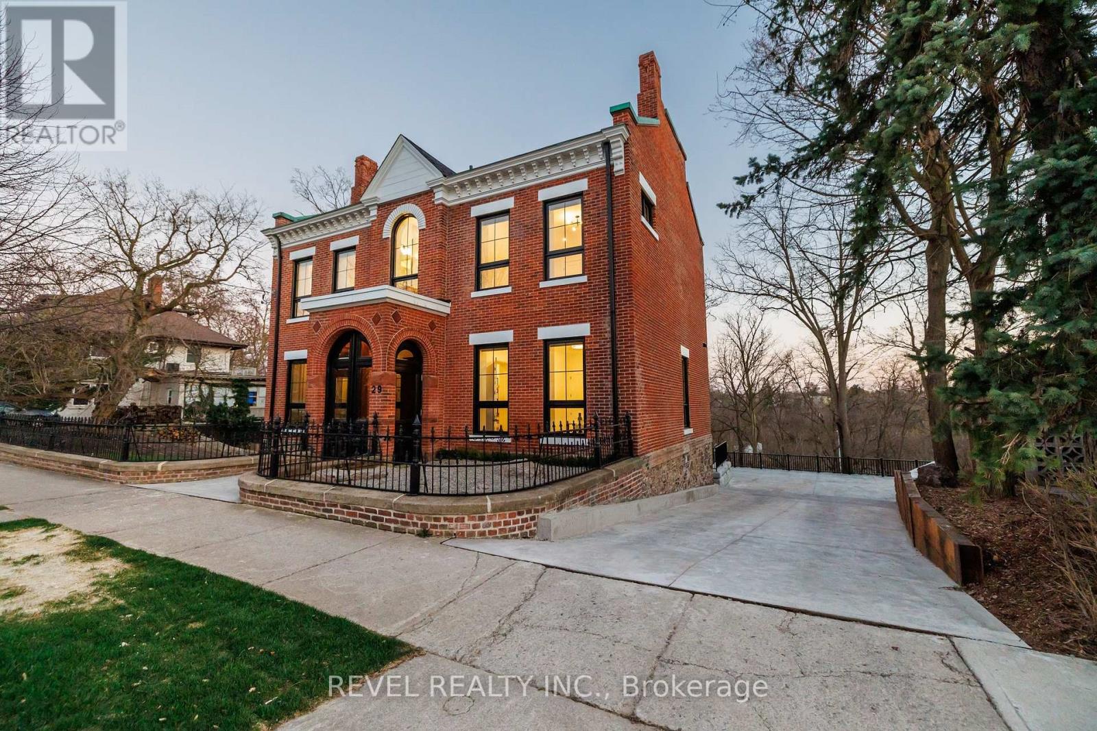29 YATES ST