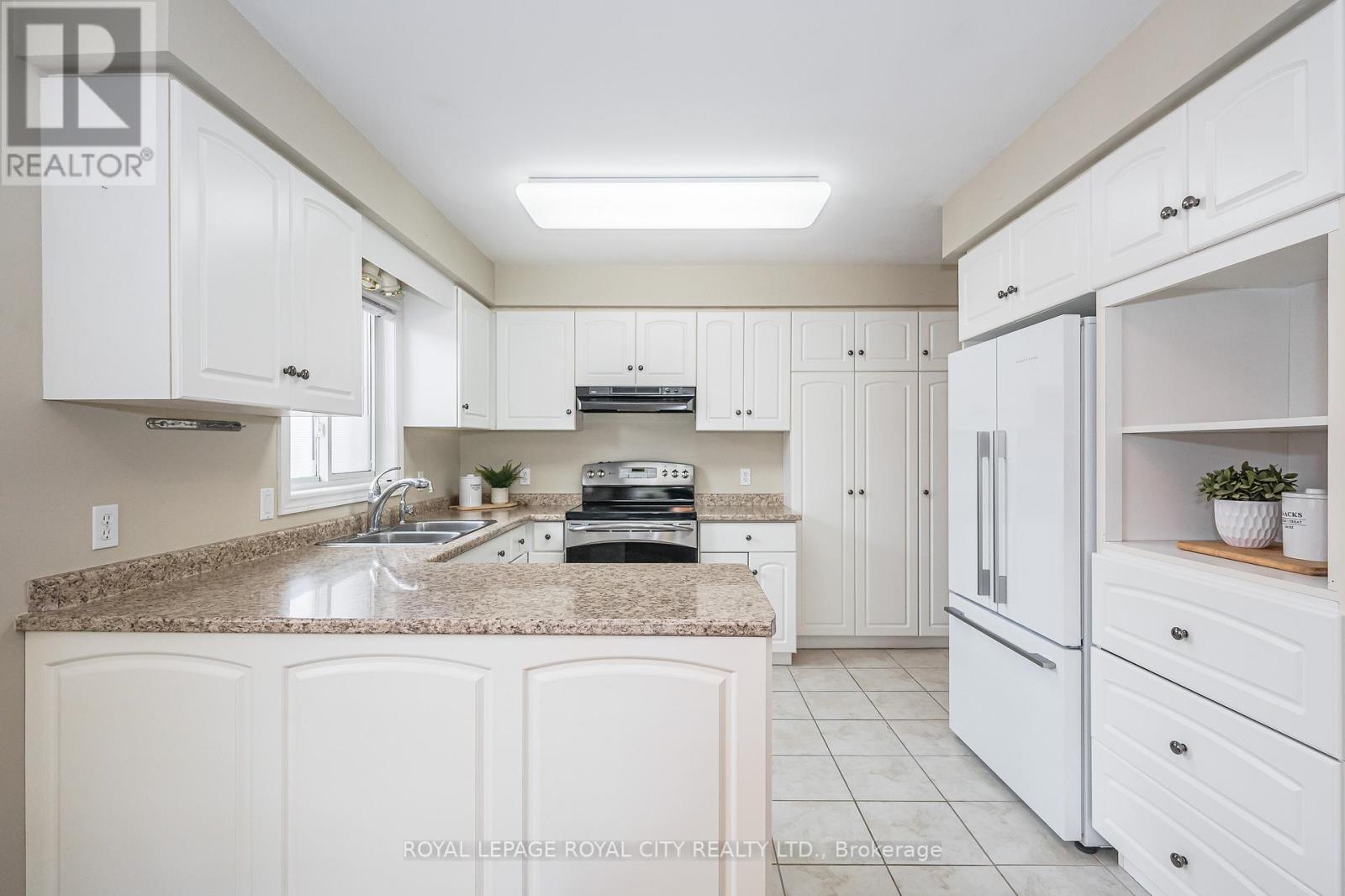 24 BEECHLAWN BLVD
