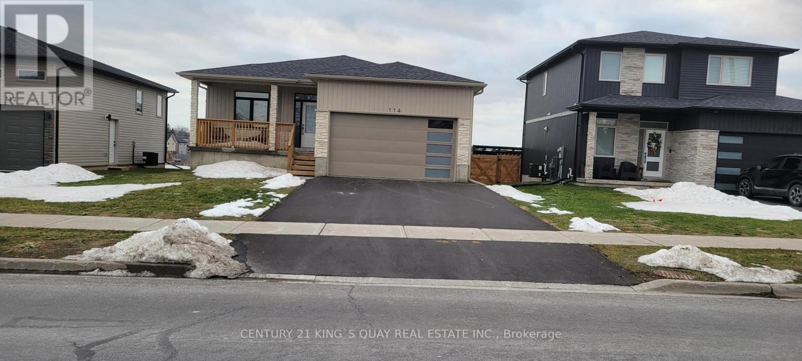 #BSMT -114 CENTRE ST, #Bsmt