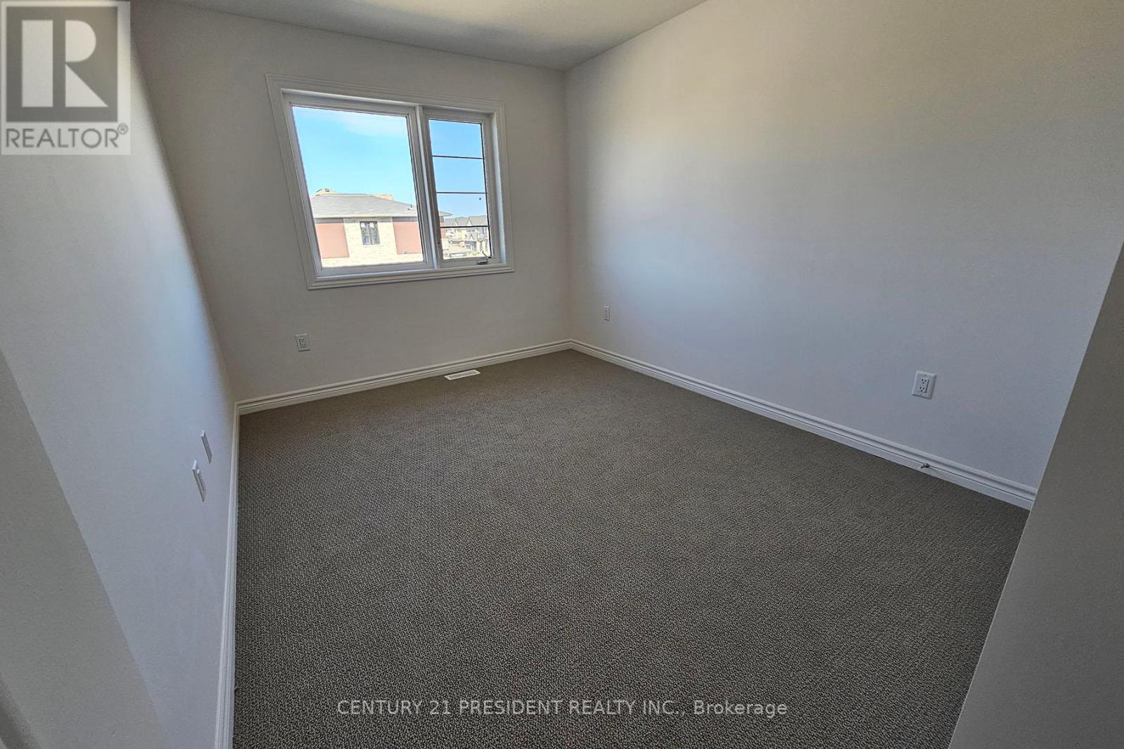 #11 -461 BLACKBURN DR, #11