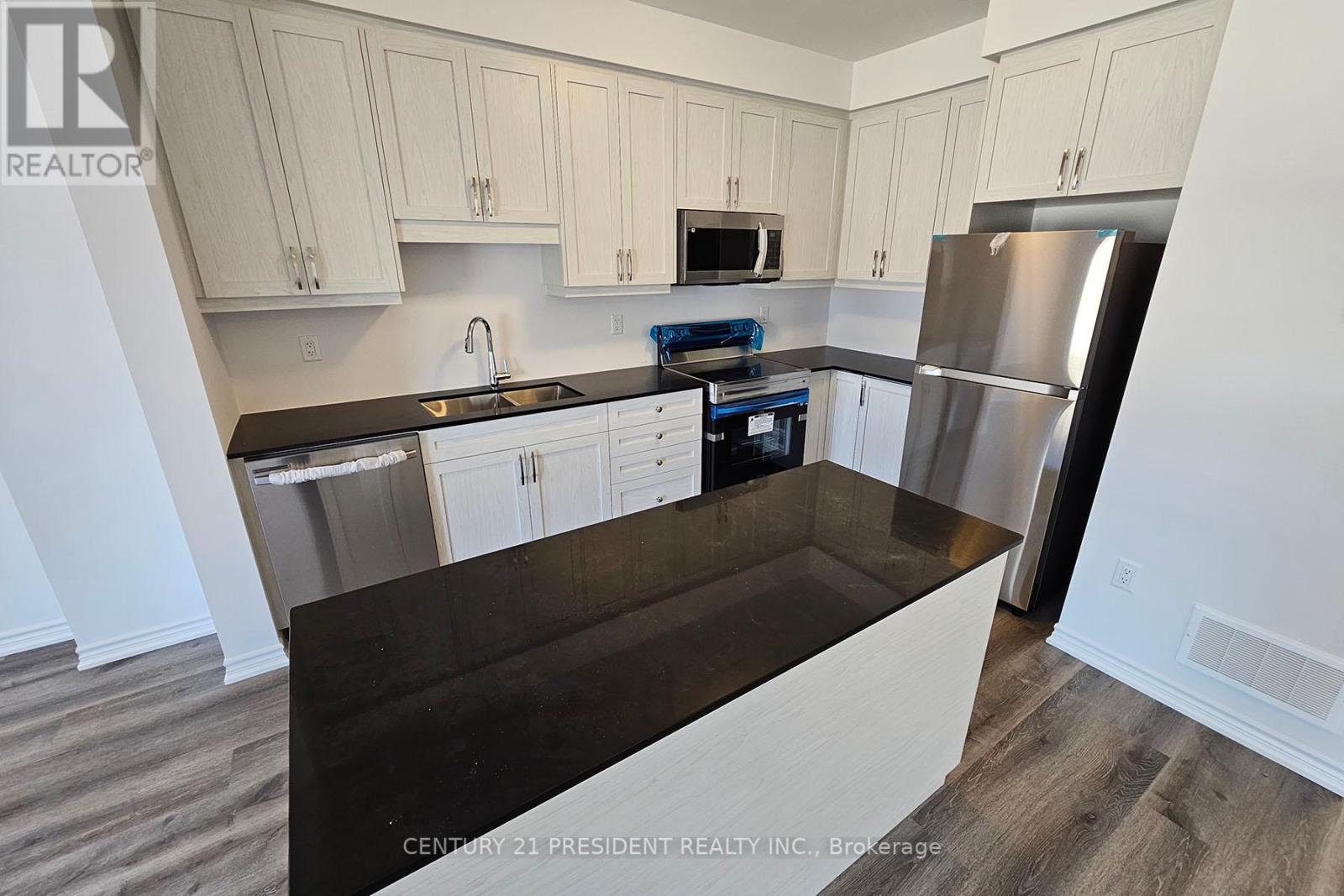 #11 -461 BLACKBURN DR, #11