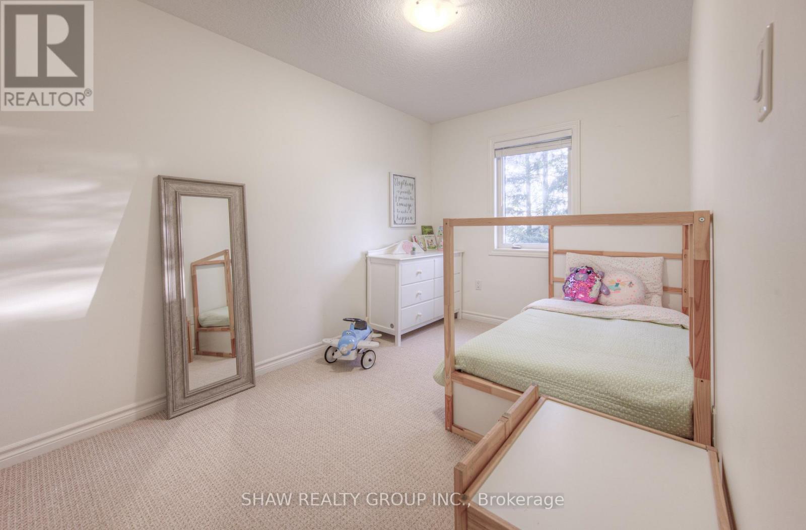 5 ARLINGTON CRES