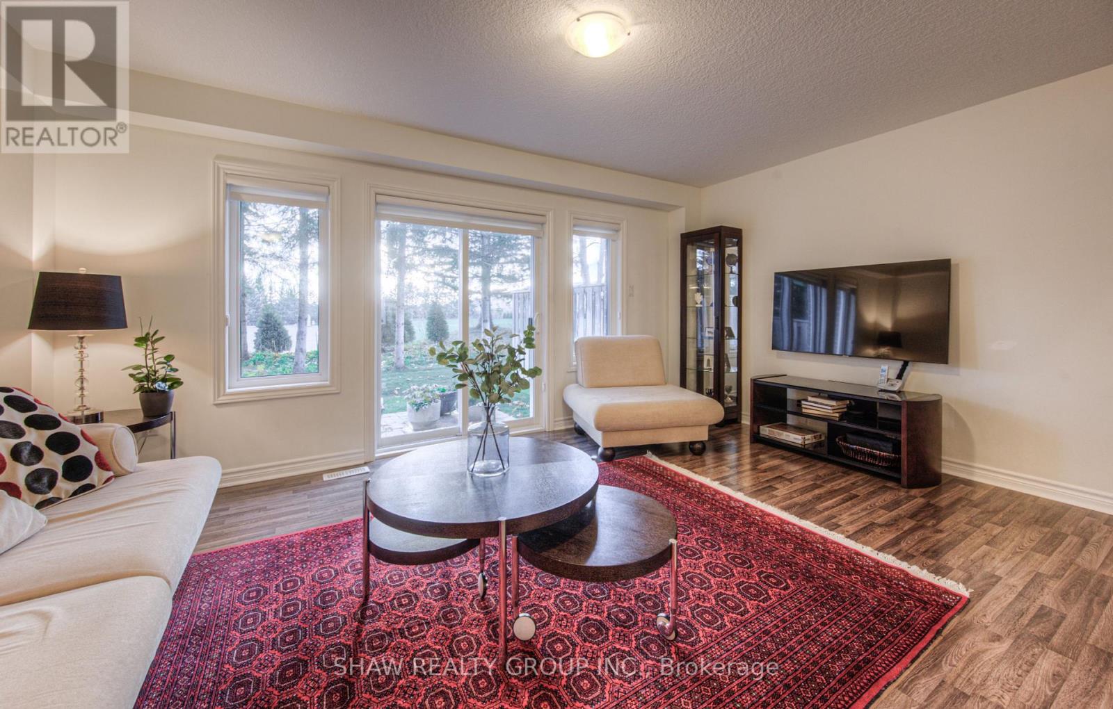 5 ARLINGTON CRES