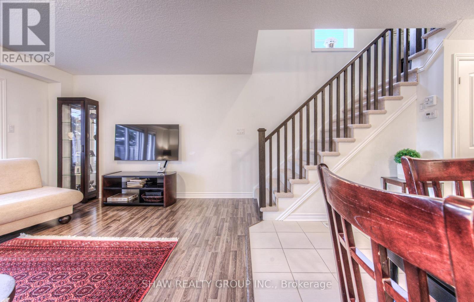 5 ARLINGTON CRES
