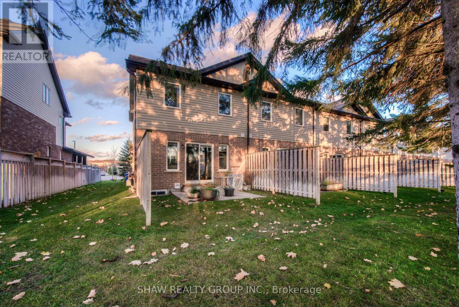 5 ARLINGTON CRES