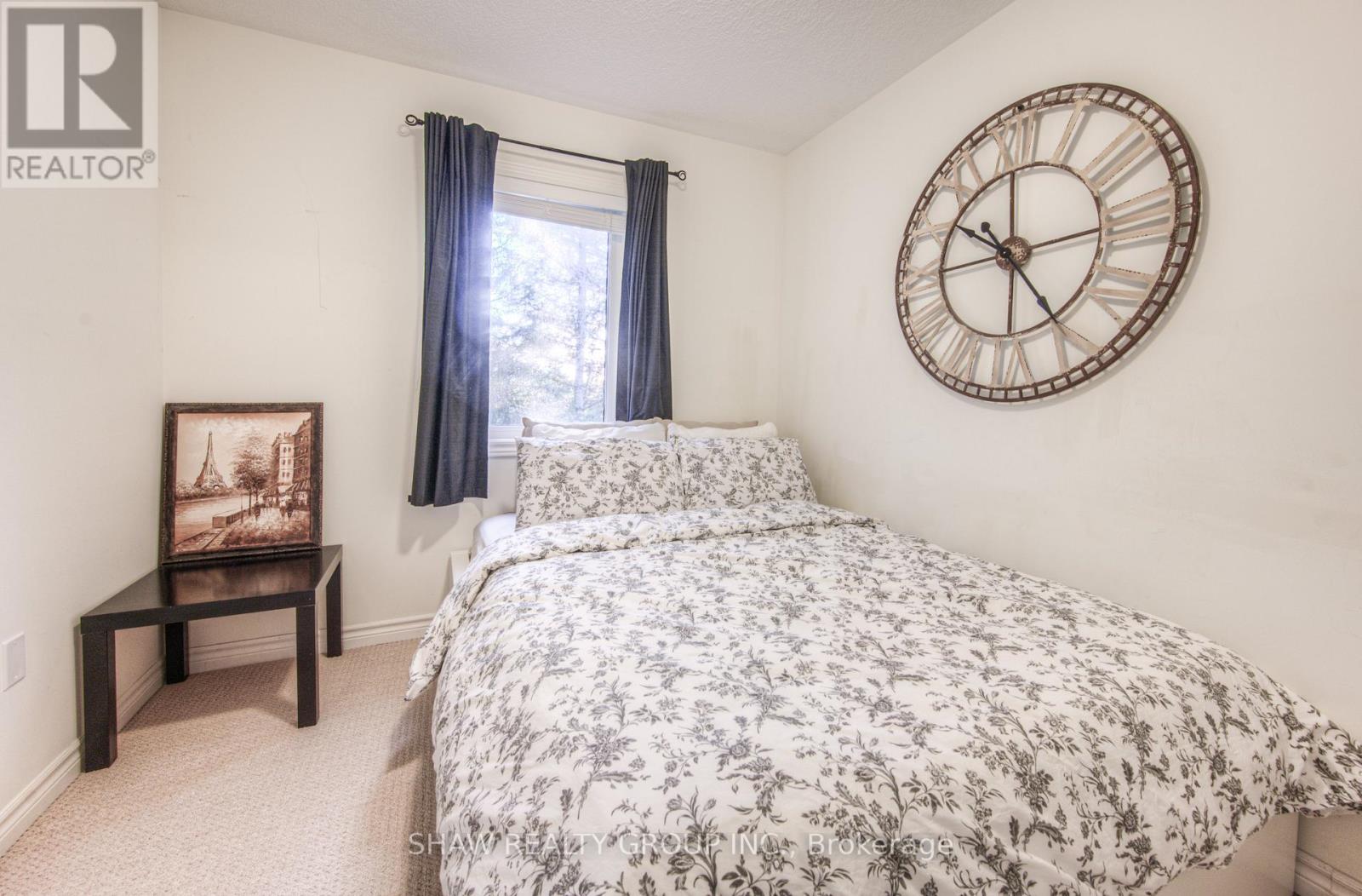 5 ARLINGTON CRES