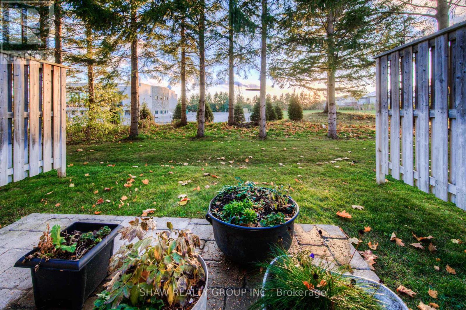 5 ARLINGTON CRES