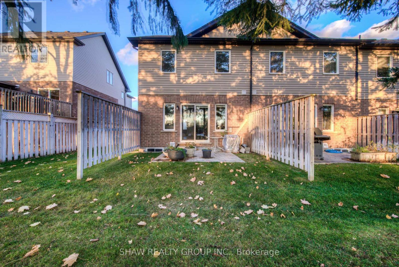 5 ARLINGTON CRES