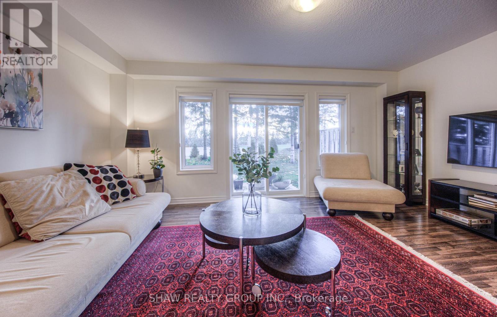 5 ARLINGTON CRES