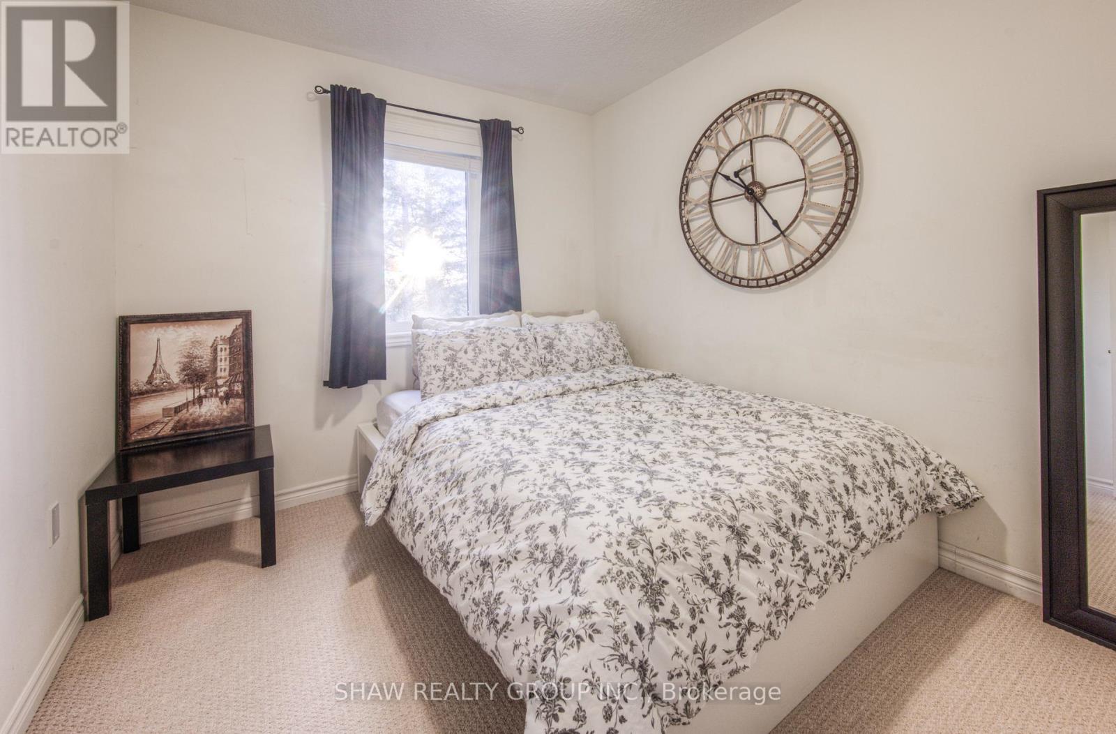 5 ARLINGTON CRES