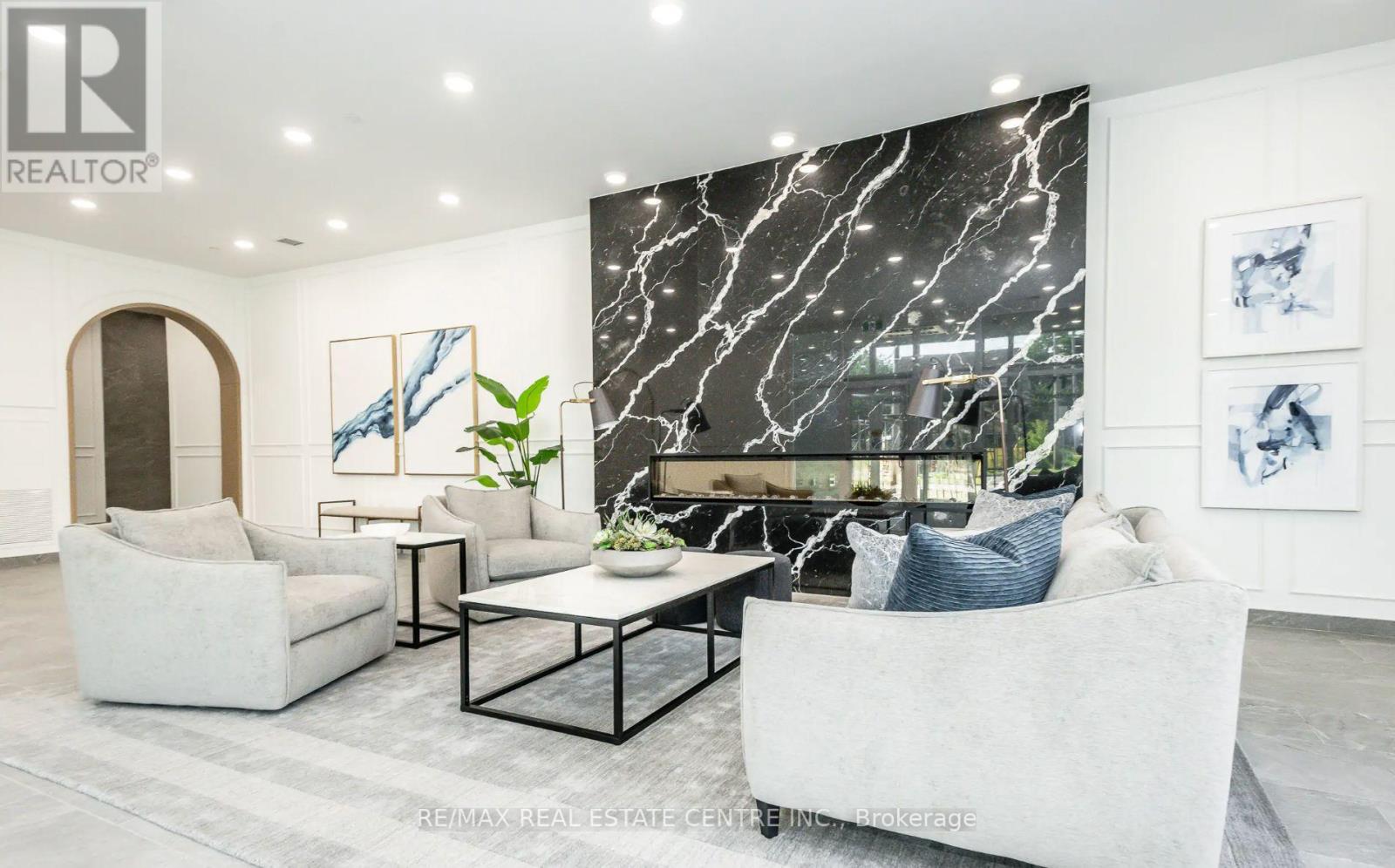 #609 -71 WYNDHAM ST S, #609
