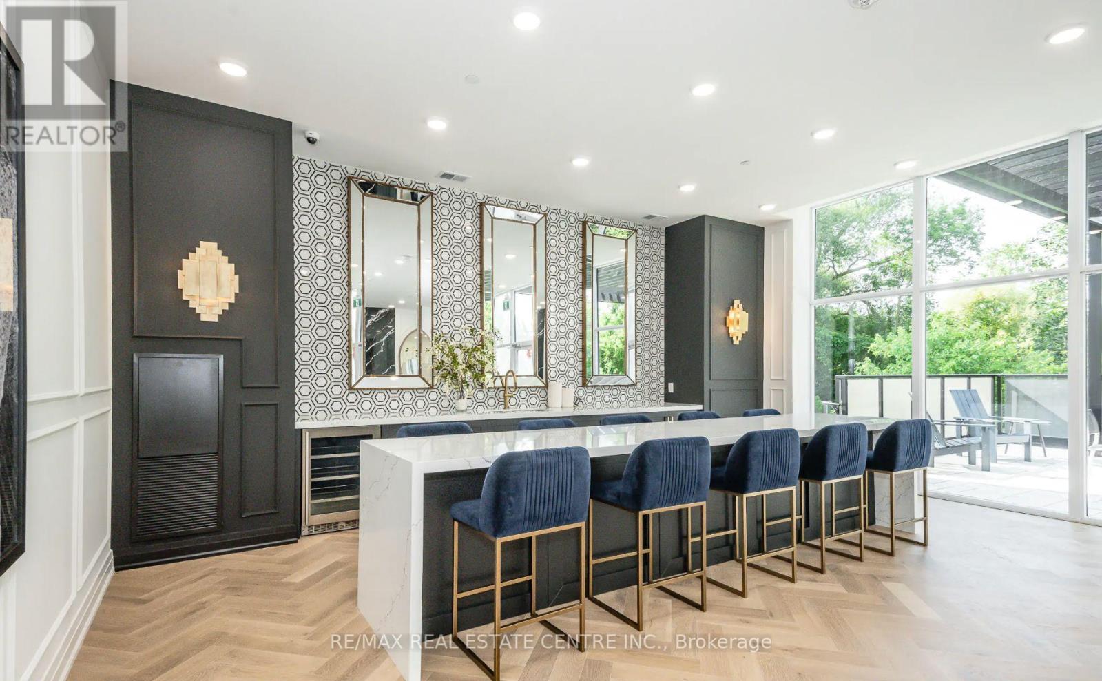 #609 -71 WYNDHAM ST S, #609