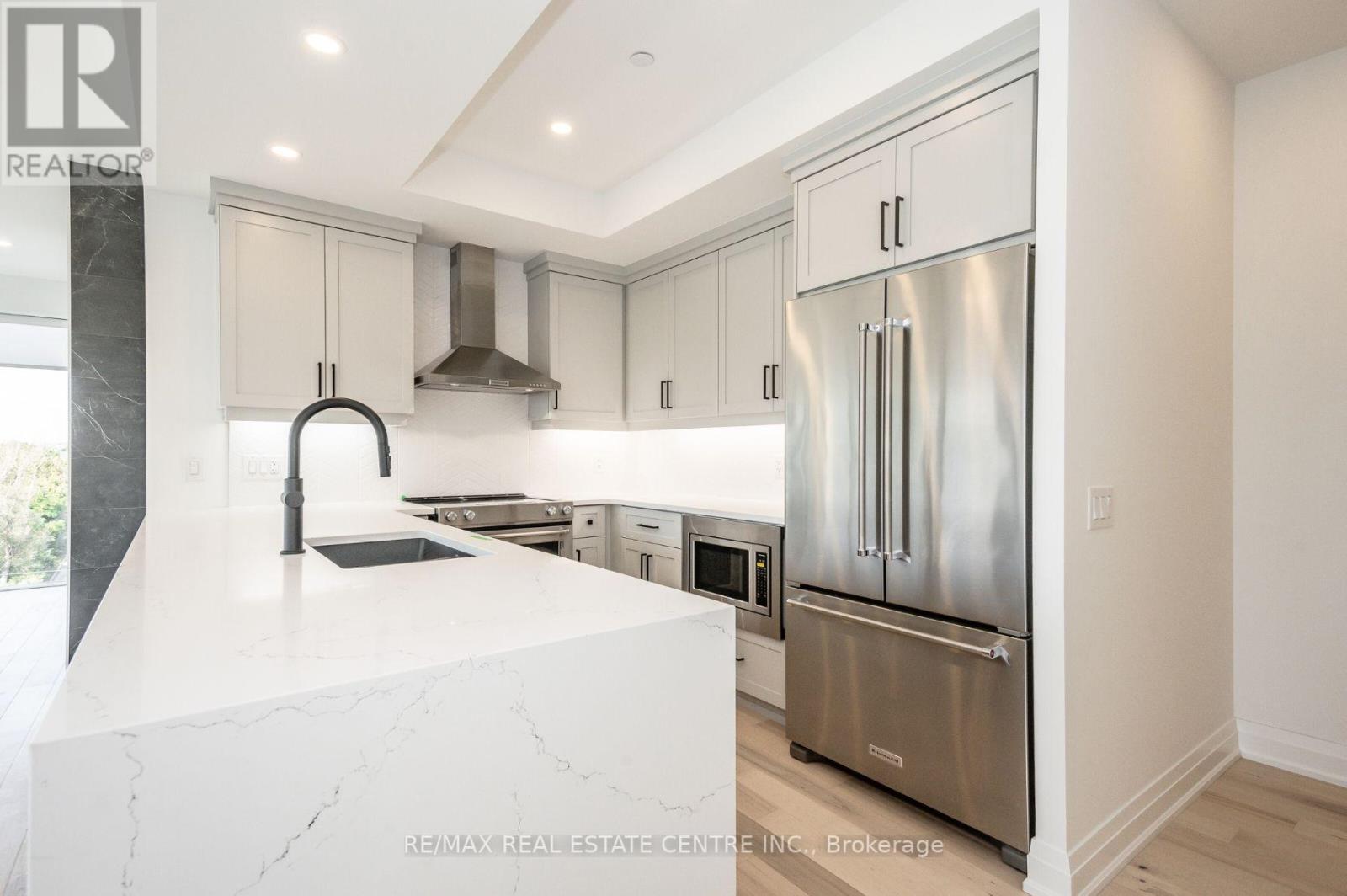 #609 -71 WYNDHAM ST S, #609