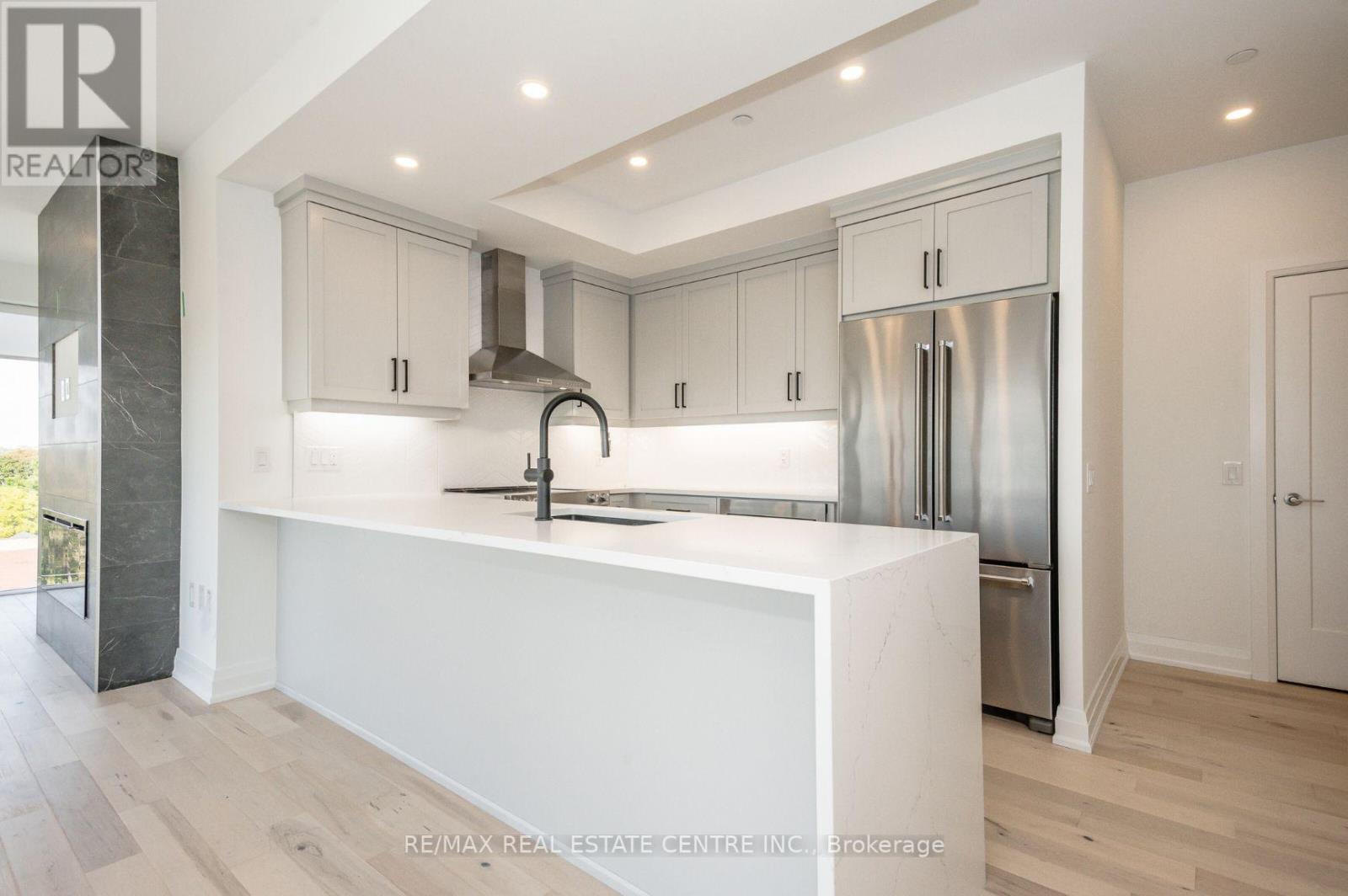 #609 -71 WYNDHAM ST S, #609