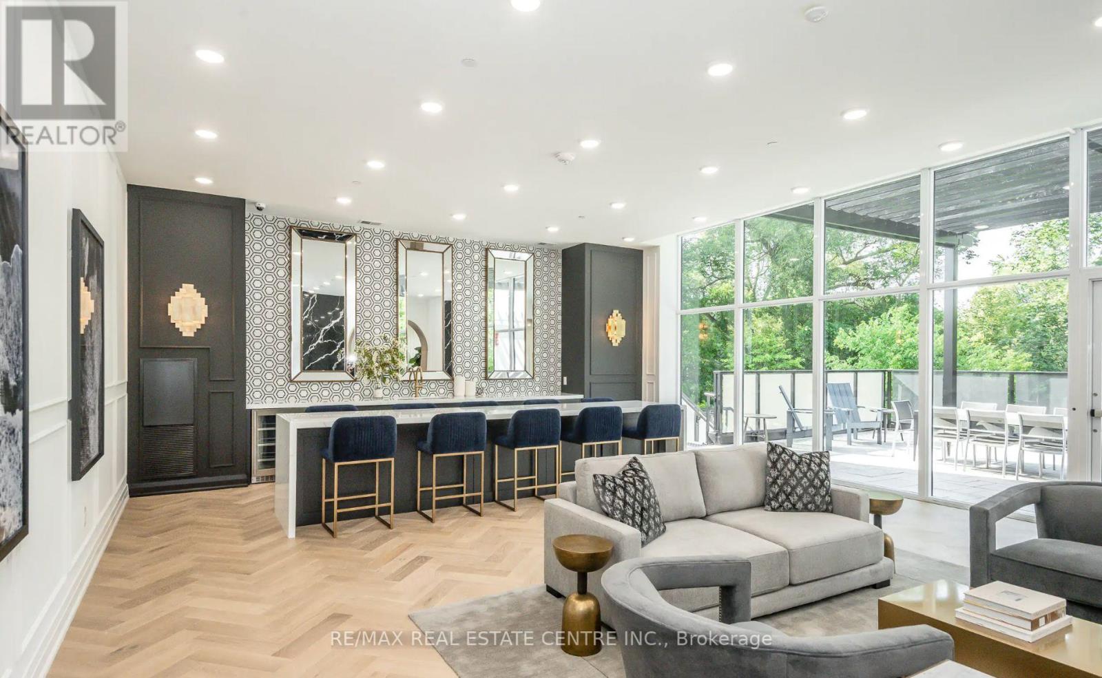#609 -71 WYNDHAM ST S, #609