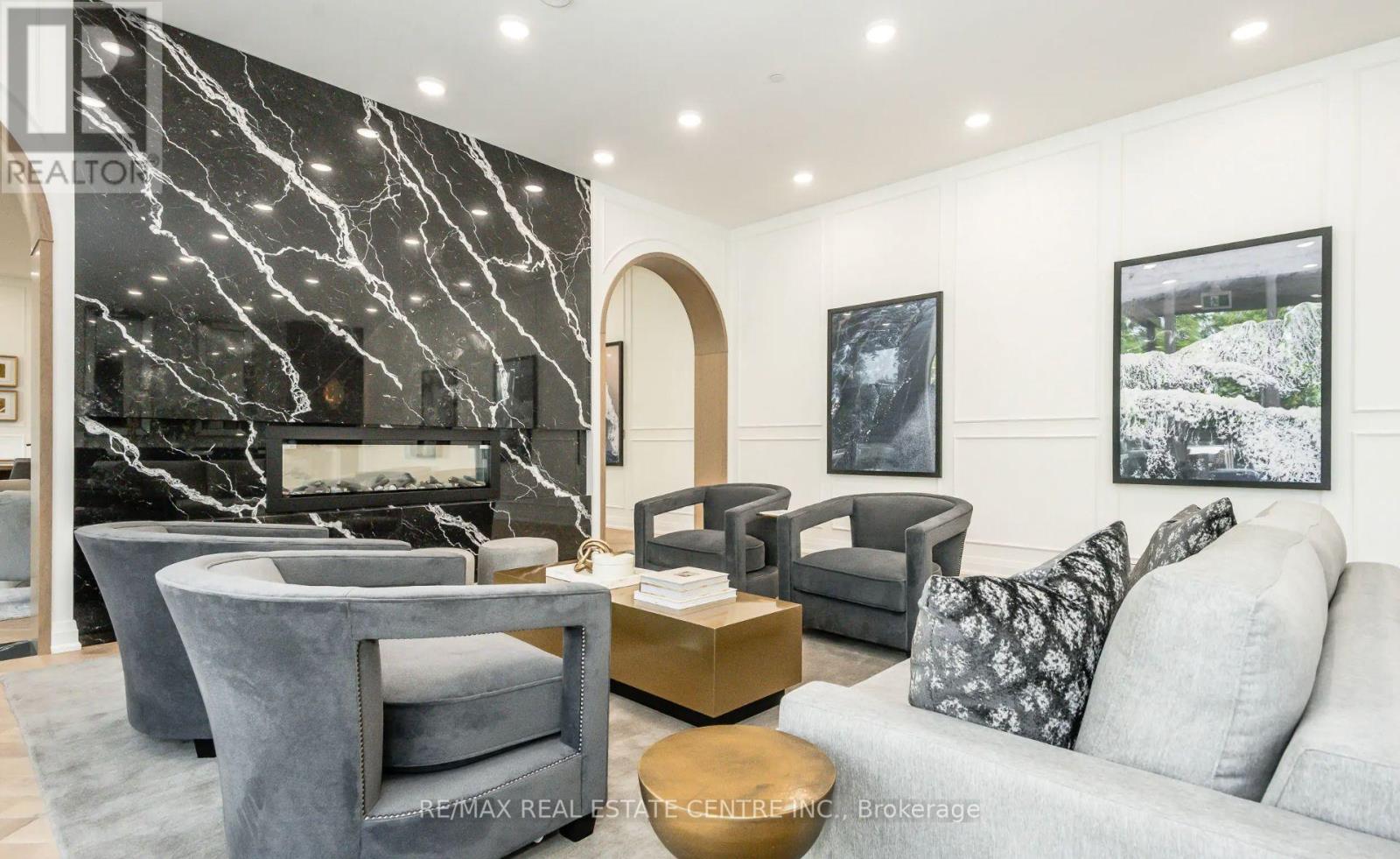 #609 -71 WYNDHAM ST S, #609